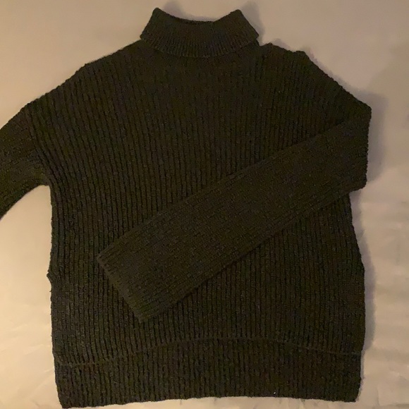 Black Turtleneck sweater - Picture 1 of 2